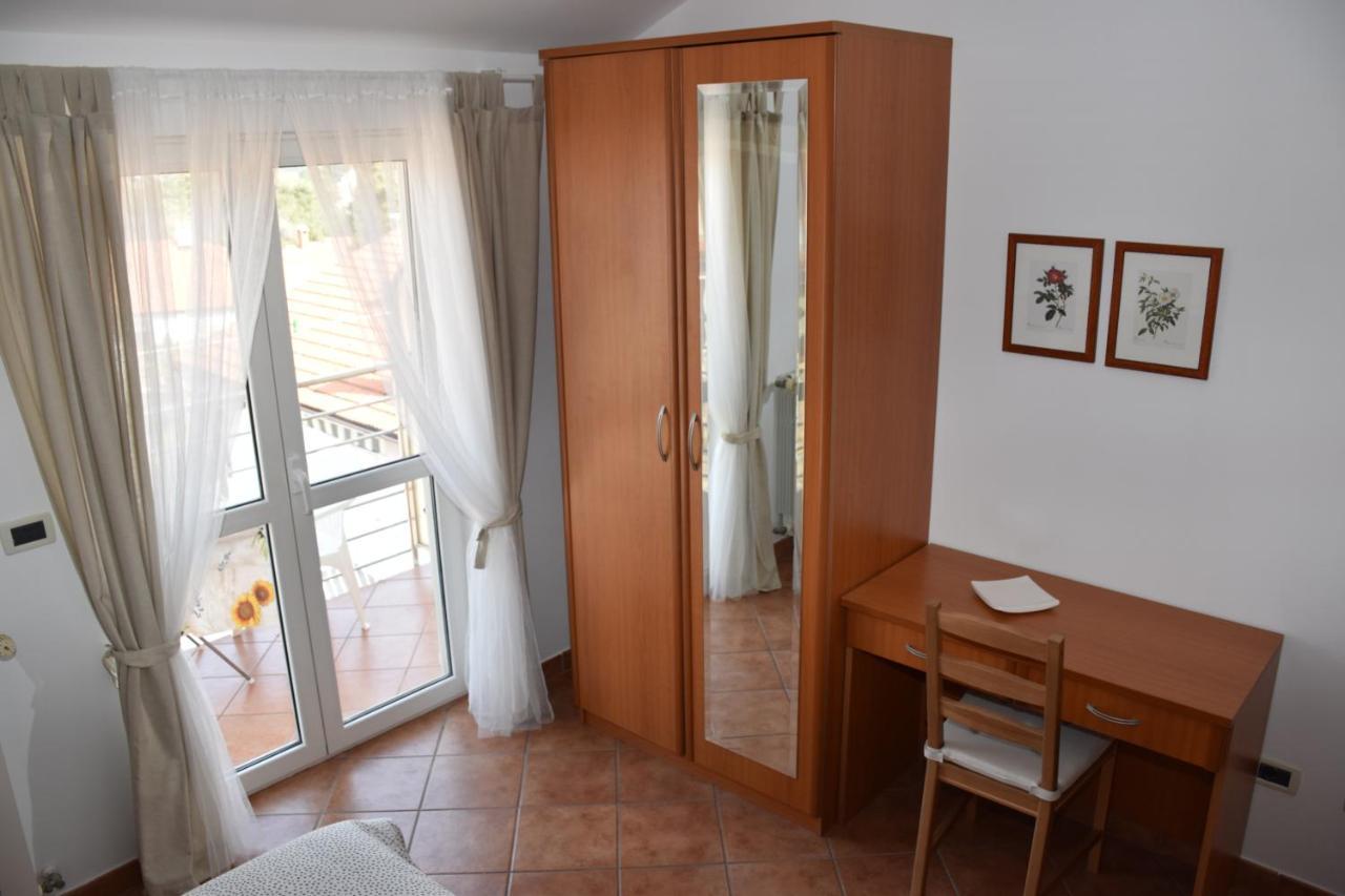 Rooms And Apartments Robert Rovinj Exterior foto